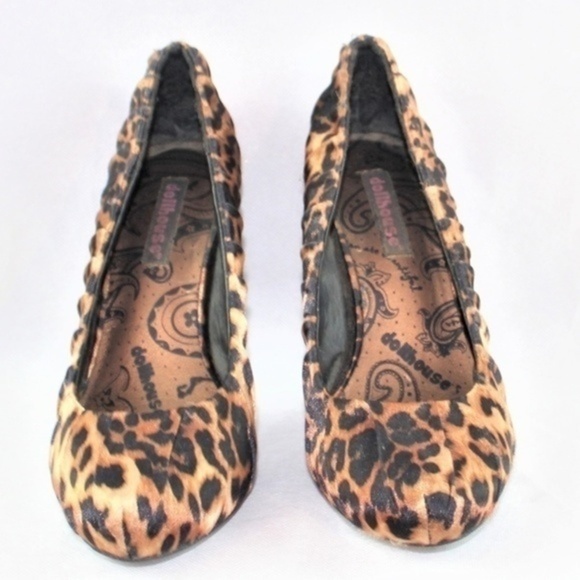 Dollhouse Florjan Pleated Leopard Pumps - Picture 4 of 8